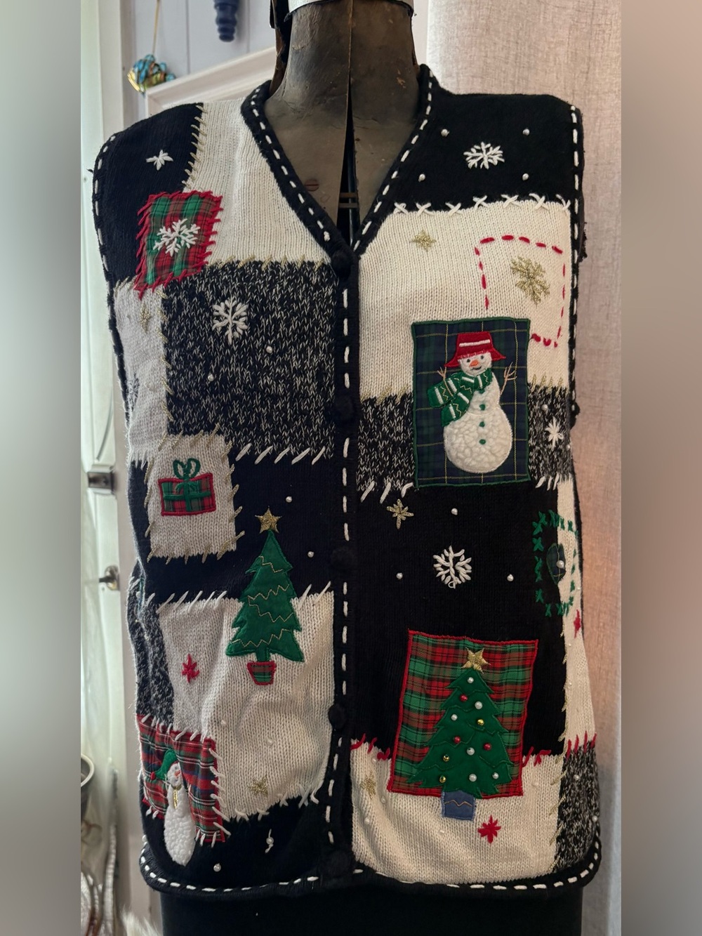 ERIKA Christmas Sweater Vest XL Patchwork Snowman Tree Holiday